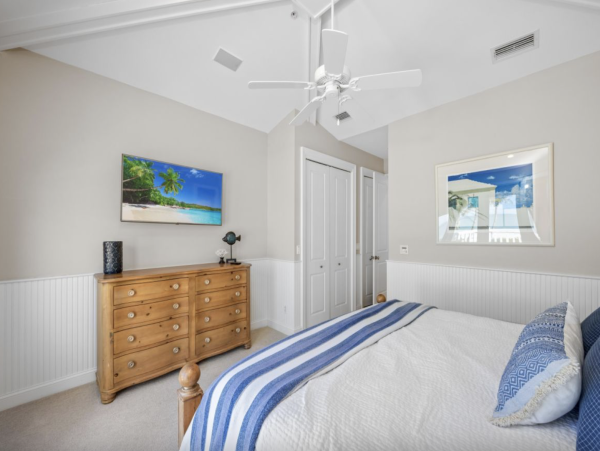 Bay to Gulf  Luxury Five Bedroom Vacation Home with Pool